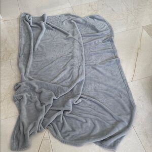 U.S. Polo Assn. Plush Gray Throw